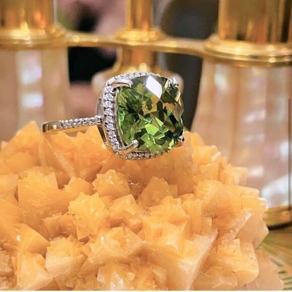 ♥️ Gorgeous 7ct peridot ring, size 8 sterling silver white sapphire halo - Picture 9 of 16